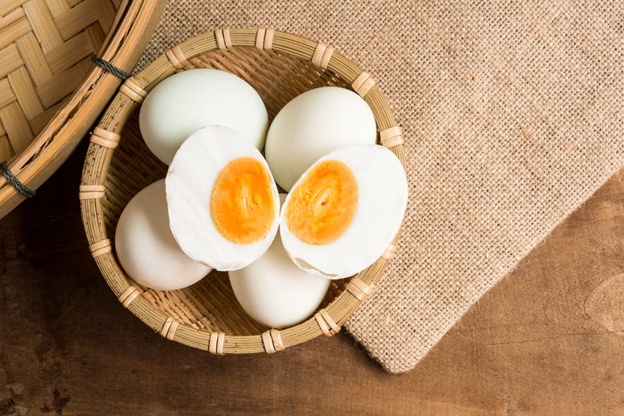 卵の白身と黄身のどちらがバストアップによいですか？