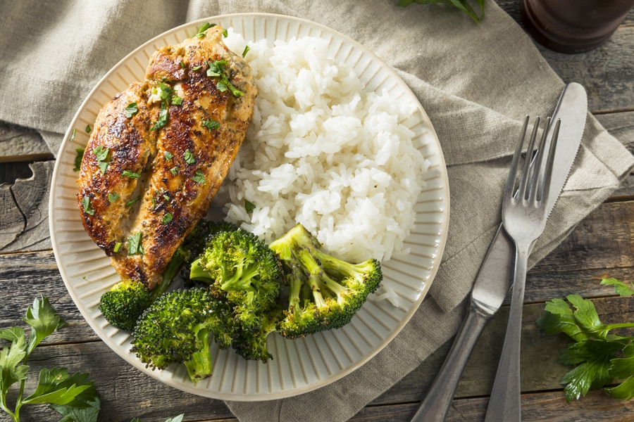 バストアップバランス食に、鶏肉＋肉魚＋ビタミン＋ミネラル