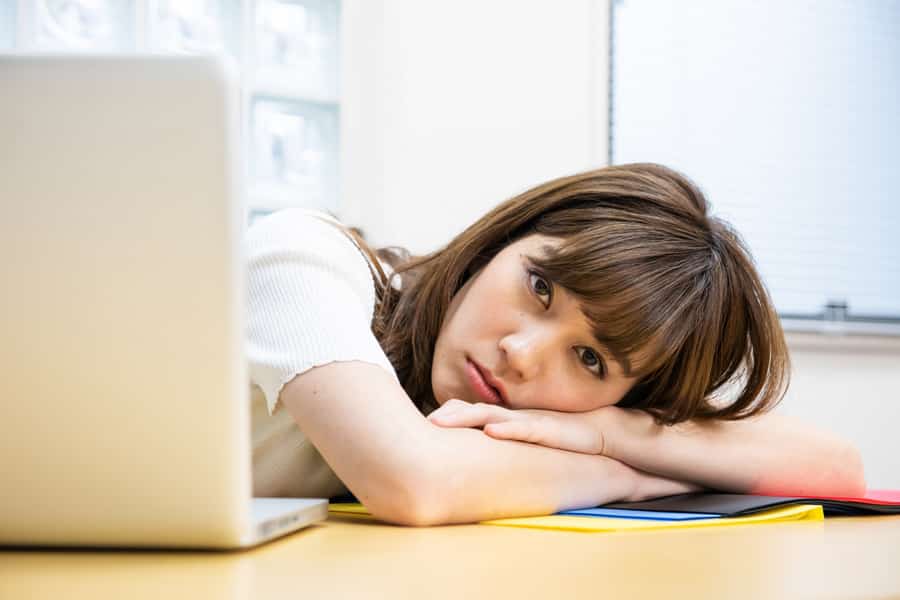 胸が垂れると横に流れるって本当?