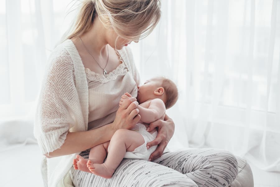 バストの左右差の原因1　授乳によるバストの形崩れ