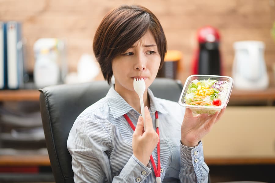 遺伝のほかにも胸が小さくなる原因があります