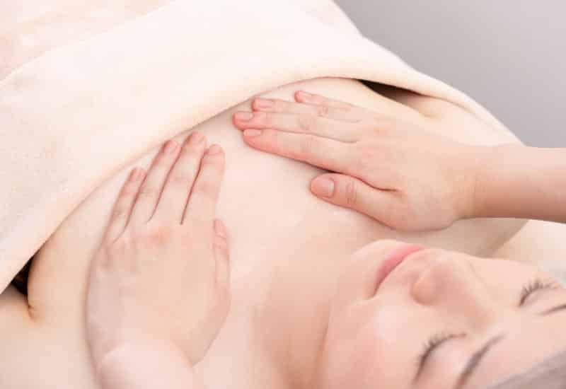 バランスの悪い胸の形を矯正できる方法とは?