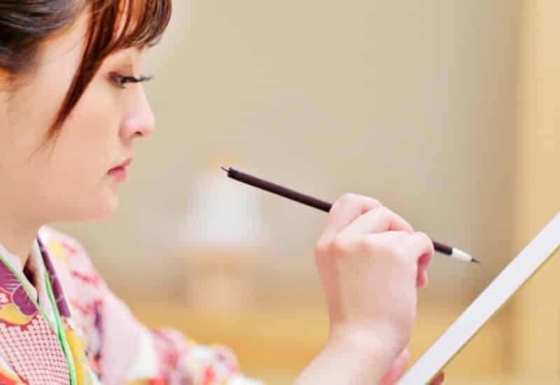 胸の大きさには利き手が関係している?