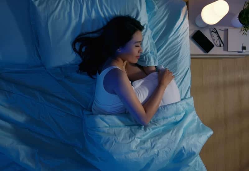 睡眠時間と胸の大きさには深い関わりがある!バストアップする快眠術とは?