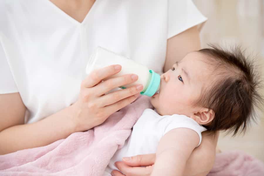 母乳にこだわらず育児用ミルクを賢く使う