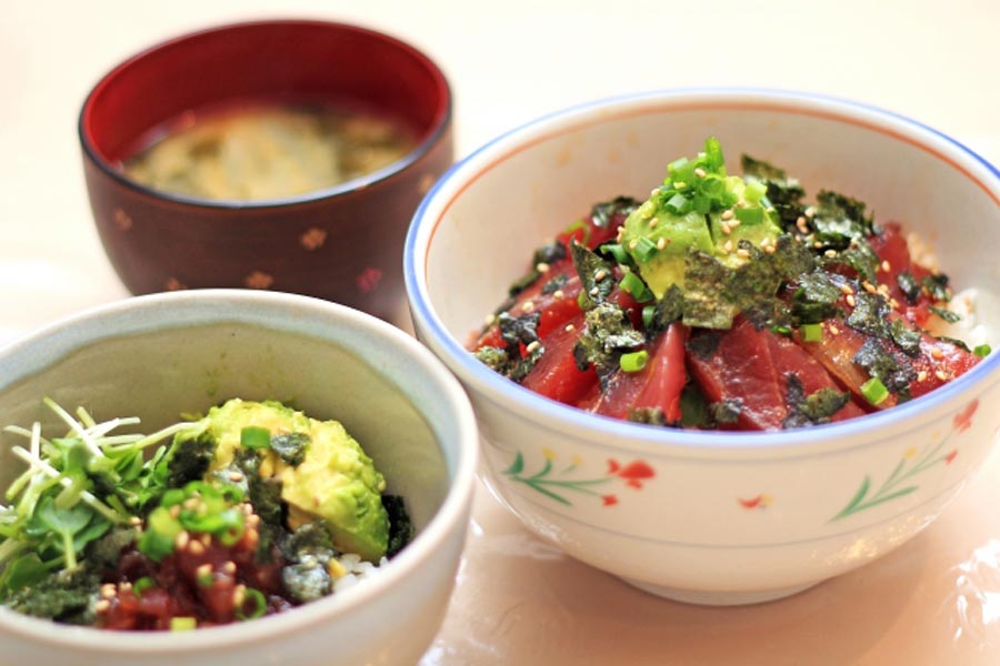 おすすめのレシピ！栄養満点アボカドとマグロの丼