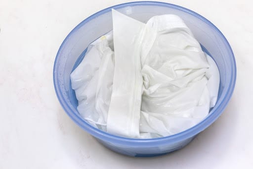 下着や服が黄ばみやすくなる