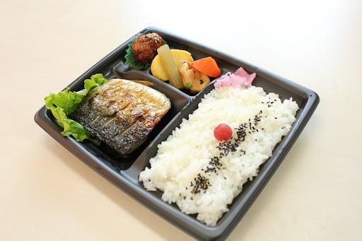 バストケアを意識したコンビニ食の選び方