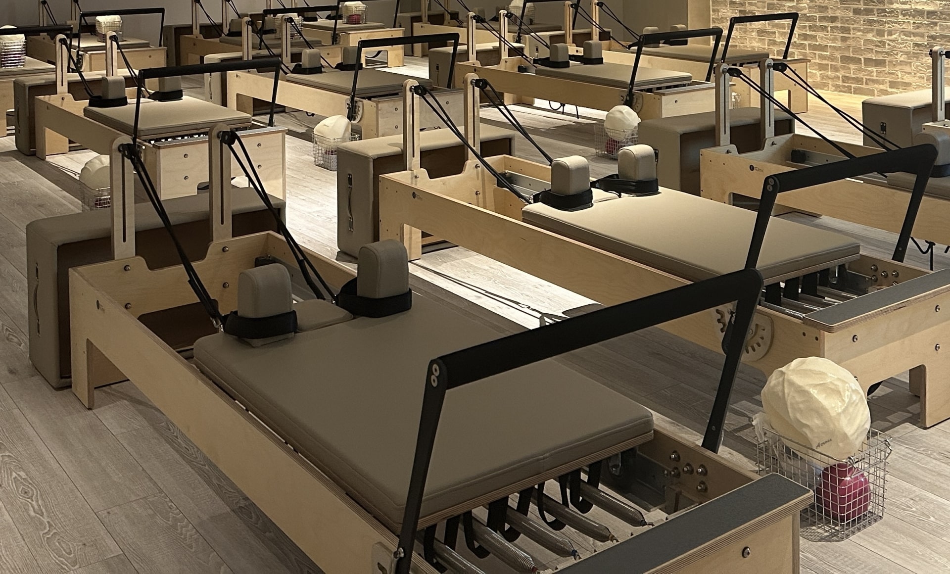 ピラティスはバストアップに効果的？